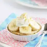 Mini Banana Cream Pies – Quick, Creamy & Delicious 12 Mini Banana Cream Pies with whipped cream, banana slices, and graham crumbs