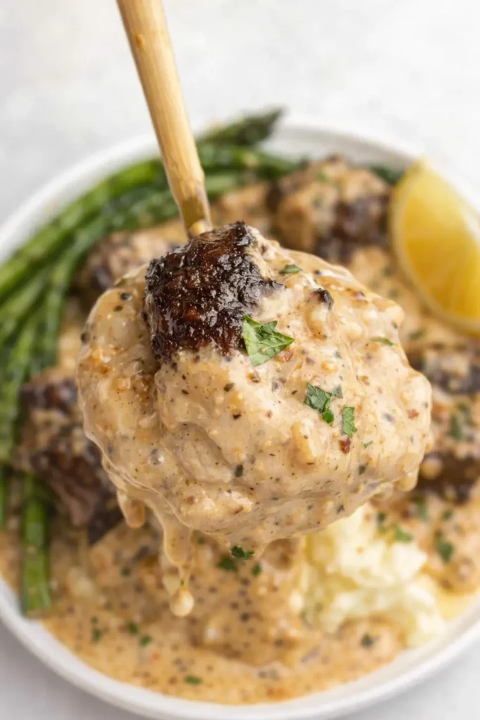 Garlic Butter Steak Bites with Creamy Parmesan Sauce 6 Garlic butter steak bites coated in creamy garlic parmesan sauce on skewer