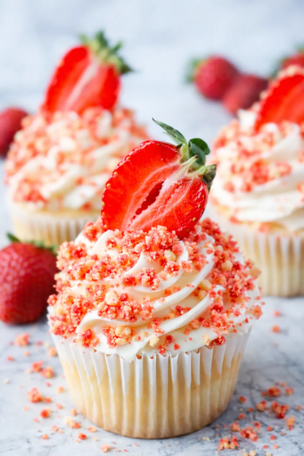 Strawberry crunch cupcakes with cream cheese frosting and fresh strawberry topping